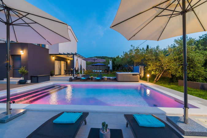 Villa Rossa mit beheiztem Pool und Whirlpool, Ždrelac, Insel Pa&scaron;man, Kroatien Ždrelac